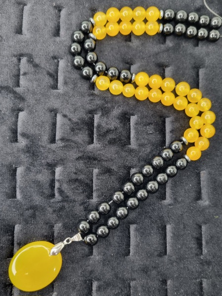 گردنبند (بدون آویز شرف الشمس) با عقیق زرد و اونیکس